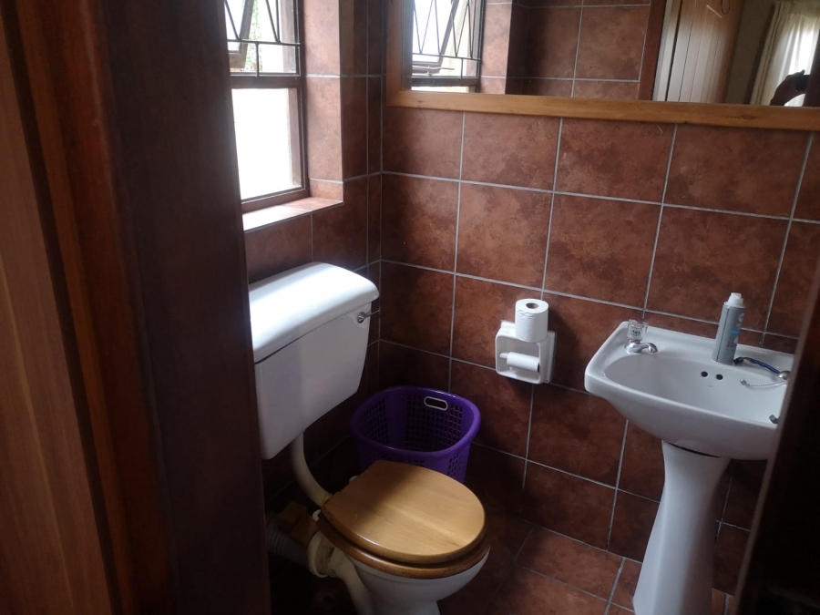 5 Bedroom Property for Sale in Despatch Central Eastern Cape